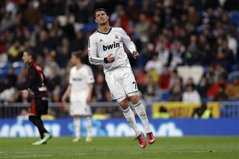 Cristiano Ronaldo mini jump in Real Madrid vs Rayo Vallecano, for La Liga 2012-2013