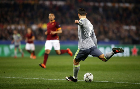 Cristiano Ronaldo stunning goal in a Champions League night, in AS Roma 0-2 Real Madrid