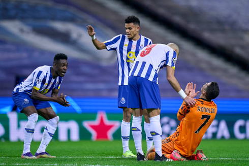 Cristiano Ronaldo begging for a penalty-kick in Porto vs Juventus