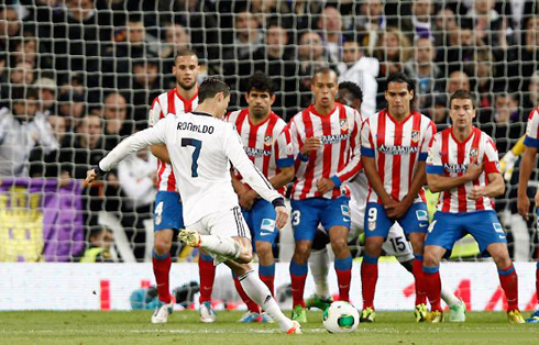 Cristiano Ronaldo taking a free-kick in Real Madrid vs Atletico Madrid, in the Copa del Rey 2013