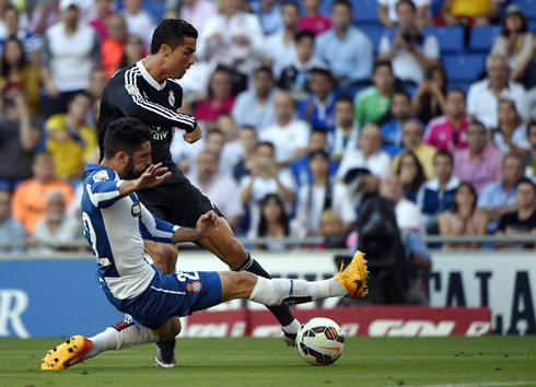 Cristiano Ronaldo left-foot shot, in Espanyol 1-4 Real Madrid, for La Liga 2015