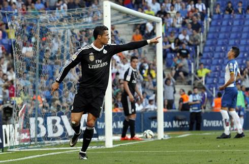 Cristiano Ronaldo dedicates his goal to a Real Madrid teammate, in a 4-1 win against Espanyol