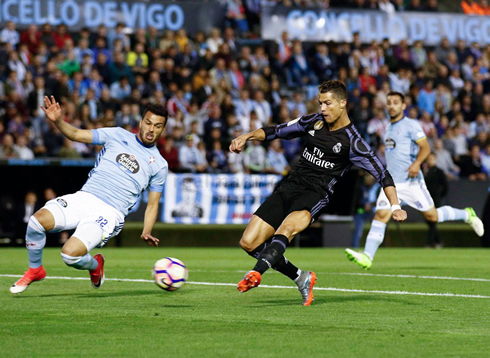 Cristiano Ronaldo finishes it off with his left foot in Celta de Vigo 1-4 Real Madrid