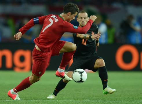 Cristiano Ronaldo playing against Wesley Sneijder, in Portugal 2-1 Holland, at the EURO 2012
