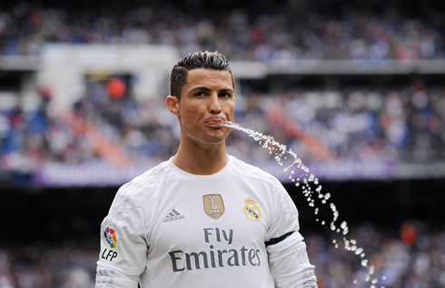 Cristiano Ronaldo spitting water from his mouth