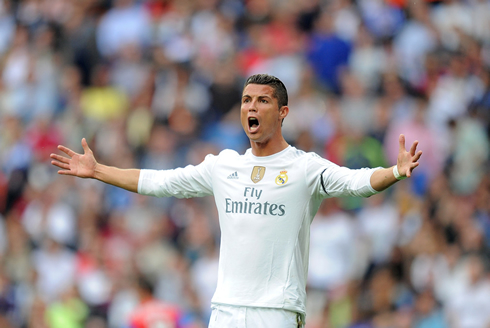 Cristiano Ronaldo complaining about a decision in Real Madrid 3-0 Levante