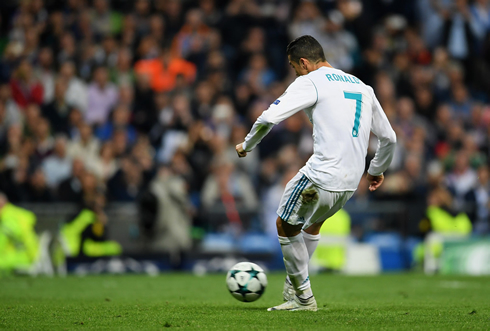 Cristiano Ronaldo converting his penalty and equalizing the game against Tottenham