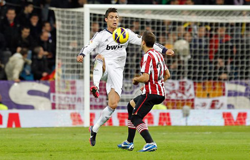 Cristiano Ronaldo ball control touch, in Real Madrid 5-1 Athletic Bilbao, for La Liga 2012-2013