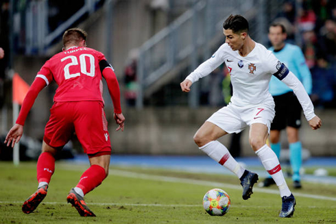 Cristiano Ronaldo taking on a defender in Luxembourg vs Portugal in 2019