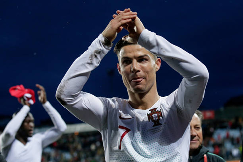 Cristiano Ronaldo thanking the fans and Portuguese emigrants in Luxembourg