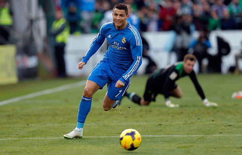 Cristiano Ronaldo chasing and running after the football, in Real Madrid 2014