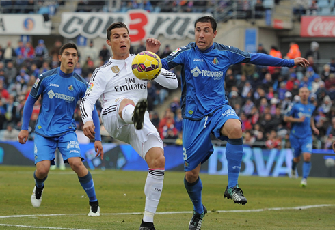 Cristiano Ronaldo controlling the ball with the tip of his boot, in Getafe vs Real Madrid