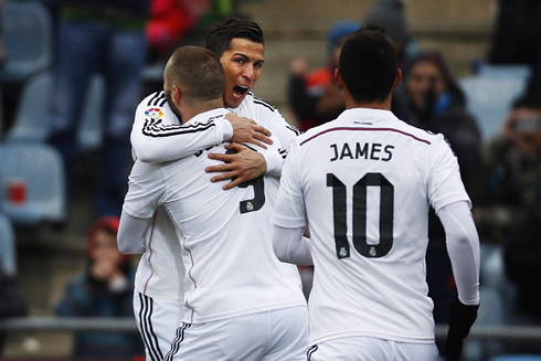 Cristiano Ronaldo hugging Karim Benzema in Getafe vs Real Madrid