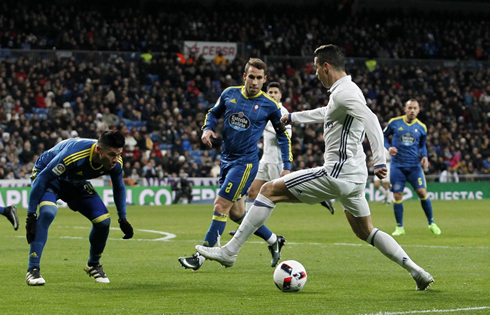 Cristiano Ronaldo stepovers inside Celta de Vigo box