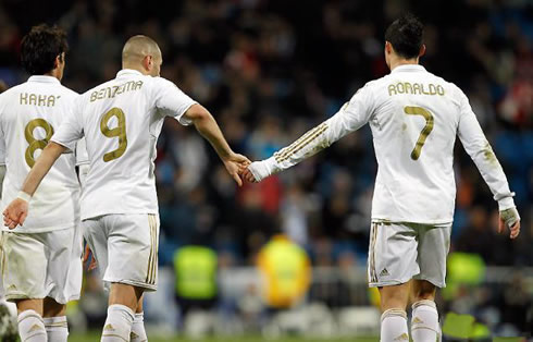 Cristiano Ronaldo giving hands to Karim Benzema, in a Real Madrid match for La Liga in 2012