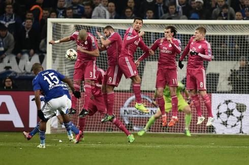 Cristiano Ronaldo in the center of his team's free-kick wall