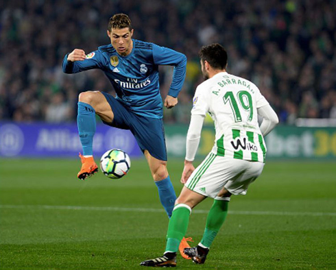 Cristiano Ronaldo receiving a pass with his right foot