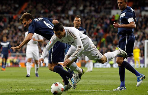 Cristiano Ronaldo falling down after being tackled inside the penalty-area in Real Madrid vs Malaga