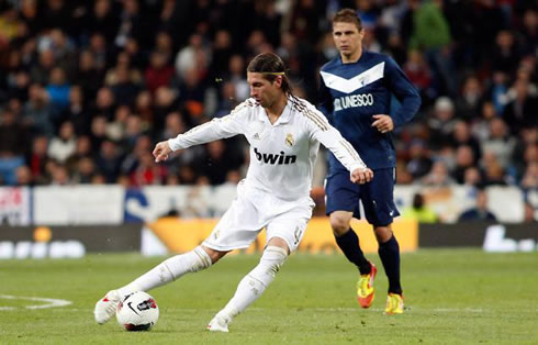 Sergio Ramos right-foot passing technique in Real Madrid 2012