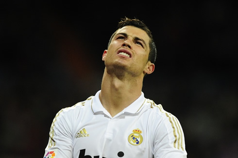 Cristiano Ronaldo looking above and thinking about a Real Madrid big miss