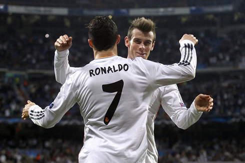 Cristiano Ronaldo and Gareth Bale, hugging each other in a Champions League game
