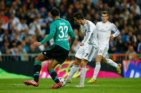 Cristiano Ronaldo right-foot strike, in Real Madrid 3-1 Schalke