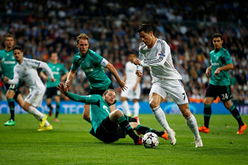 Cristiano Ronaldo dribbling half of his opponent's team