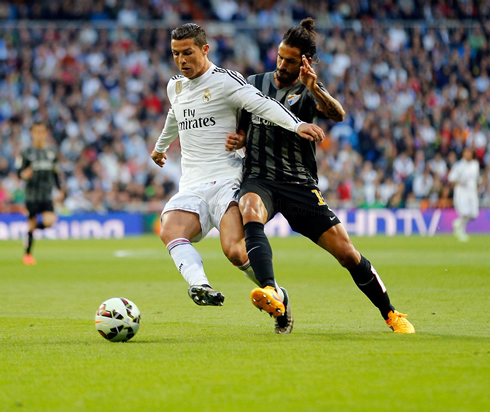 Cristiano Ronaldo using his body to protect the ball while running