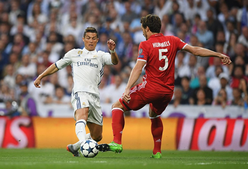 Cristiano Ronaldo vs Mats Hummels in Real Madrid vs Bayern Munich in 2017