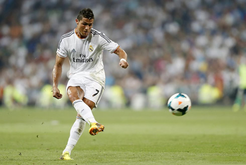 Cristiano Ronaldo free-kick shooting technique in Real Madrid vs Betis, in 2013-2014