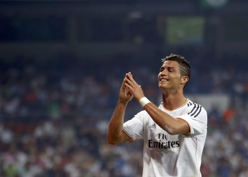 Cristiano Ronaldo making the love gesture that Gareth Bales loves so much