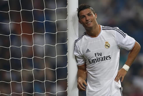 Cristiano Ronaldo leaning against a post, in Real Madrid vs Betis, in La Liga 2013-2014