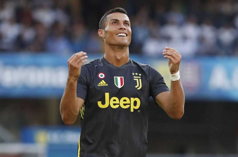 Cristiano Ronaldo doing an Italian gesture in his first game for Juventus in Italy