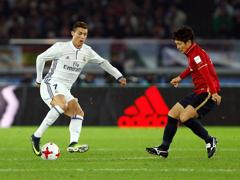 Cristiano Ronaldo stops his run and changes direction