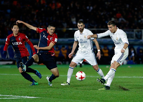 Cristiano Ronaldo completes his hat-trick in the FIFA Club World Cup final of 2016