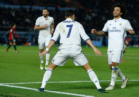 Cristiano Ronaldo does his typical goal celebration in Real Madrid 4-2 Kashima Antlers