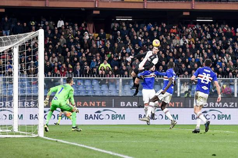 Cristiano Ronaldo floating in the air in his header goal in Sampdoria 1-2 Juventus in 2019