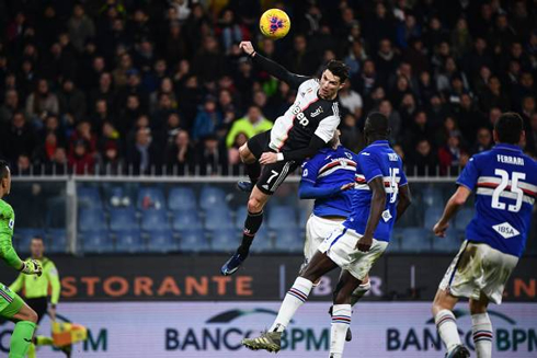 Cristiano Ronaldo incredible leap to score against Sampdoria, in the Serie A in 2019