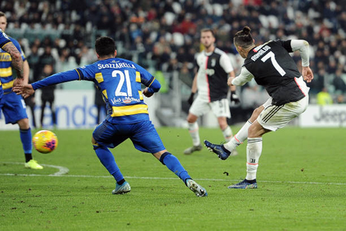 Cristiano Ronaldo first goal in Juventus vs Parma for the Serie A in 2020