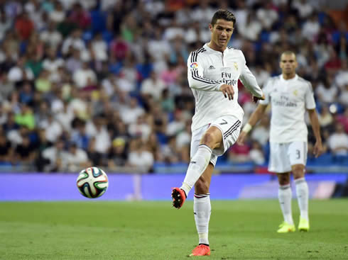 Cristiano Ronaldo left-foot pass