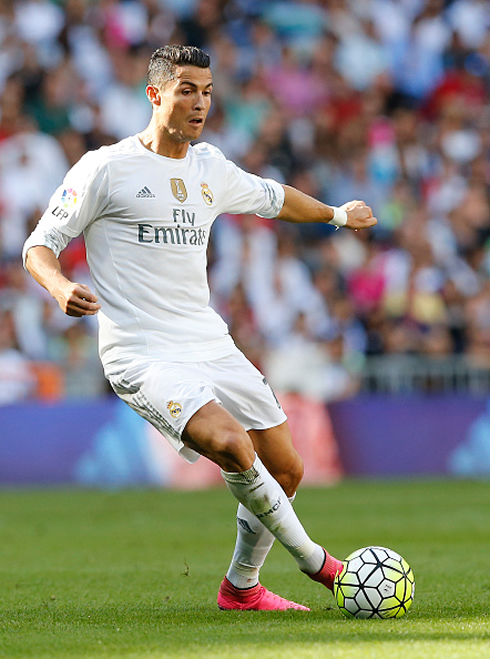 Cristiano Ronaldo using the outside of his boot to make a pass
