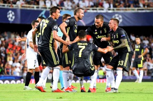 Juventus players pulling Ronaldo up after his red card against Valencia