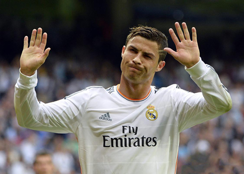 Cristiano Ronaldo saying sorry to Real Madrid fans after scoring against Malaga