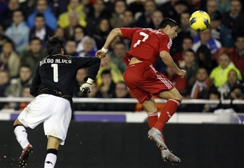 Cristiano Ronaldo anticipating Diego Alves, in Valencia vs Real Madrid