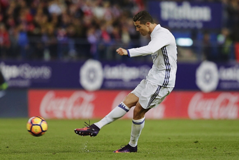 Cristiano Ronaldo free-kick in Atletico Madrid 0-3 Real Madrid