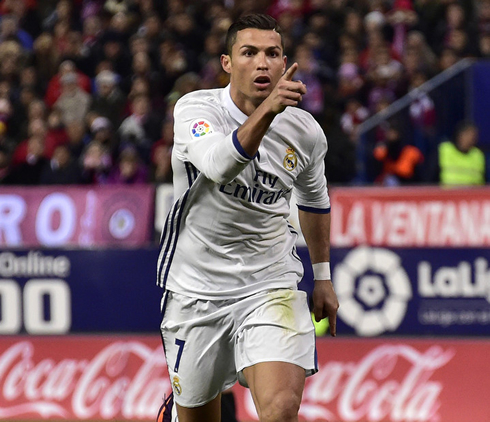 Cristiano Ronaldo scores and dedicates his goal to the cameras, in Atletico Madrid 0-3 Real Madrid
