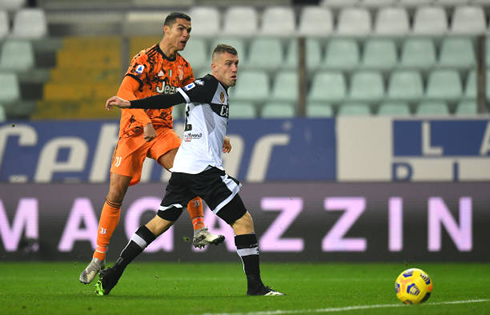 Cristiano Ronaldo left-footed strike in Parma 0-4 Juventus