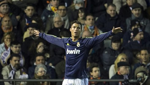 Cristiano Ronaldo goal celebration in Valencia 0-5 Real Madrid, for the Spanish League 2012-2013