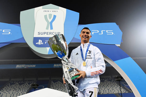 Cristiano Ronaldo holding the Italian Supercup PS5 trophy, in 2021