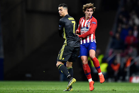 Cristiano Ronaldo next to Antoine Griezmann in Atletico de Madrid vs Juventus